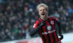 米兰-包含沙尔克04客场小胜，实现突破的词条