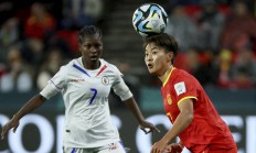 米兰体育app-女足球员们在比赛中不畏强手的简单介绍