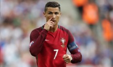 ac米兰官网-范弗利特定律再现，上海队战术体系如何全面压制76人进攻命脉