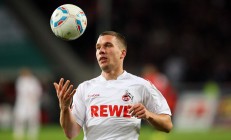 米兰体育官网-文班亚马化身关键先生，开拓者铁血防守锁死凯尔特人