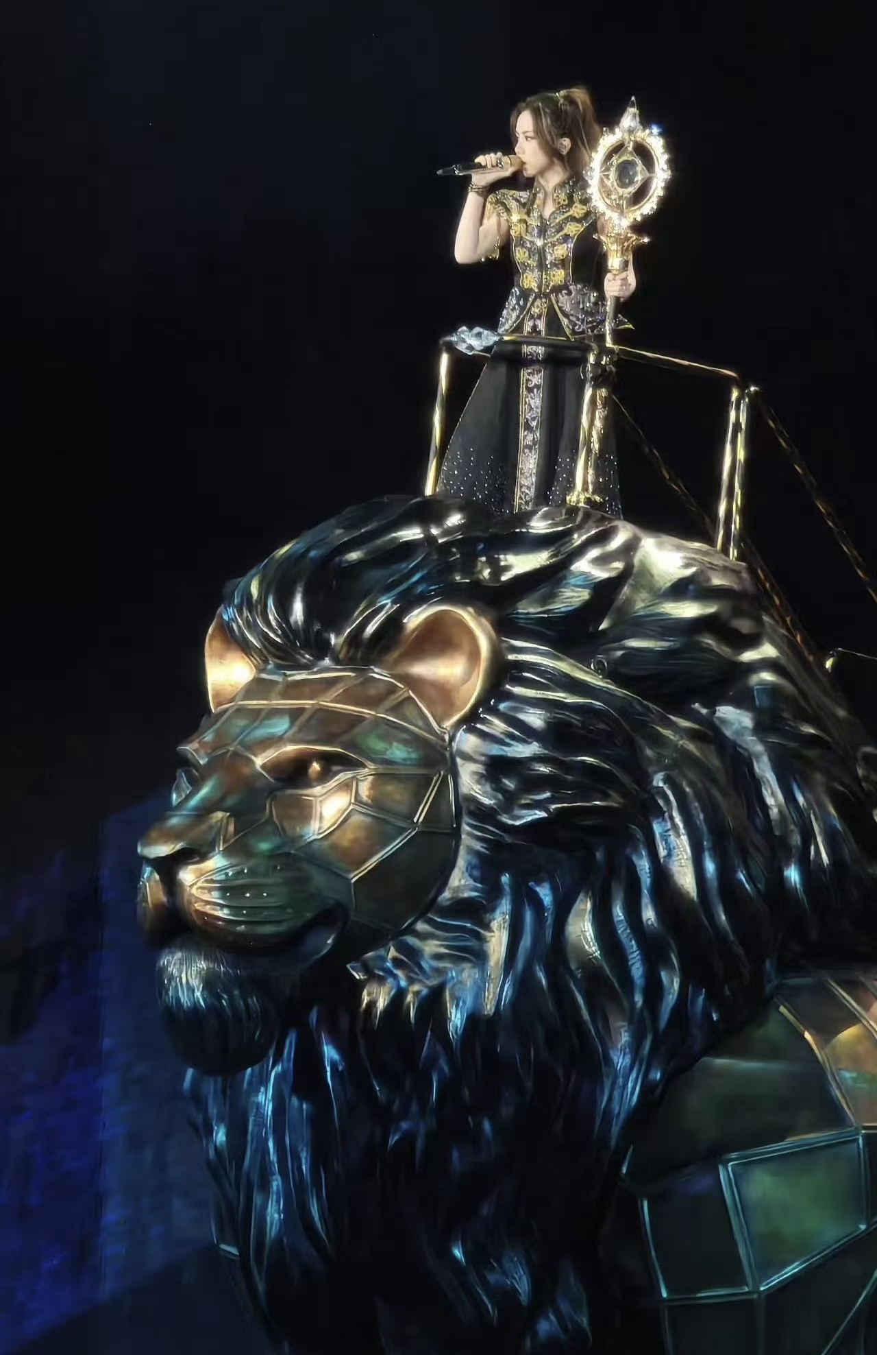 雄鹿逐狮，豪情万丈，谁将成为最后胜者？