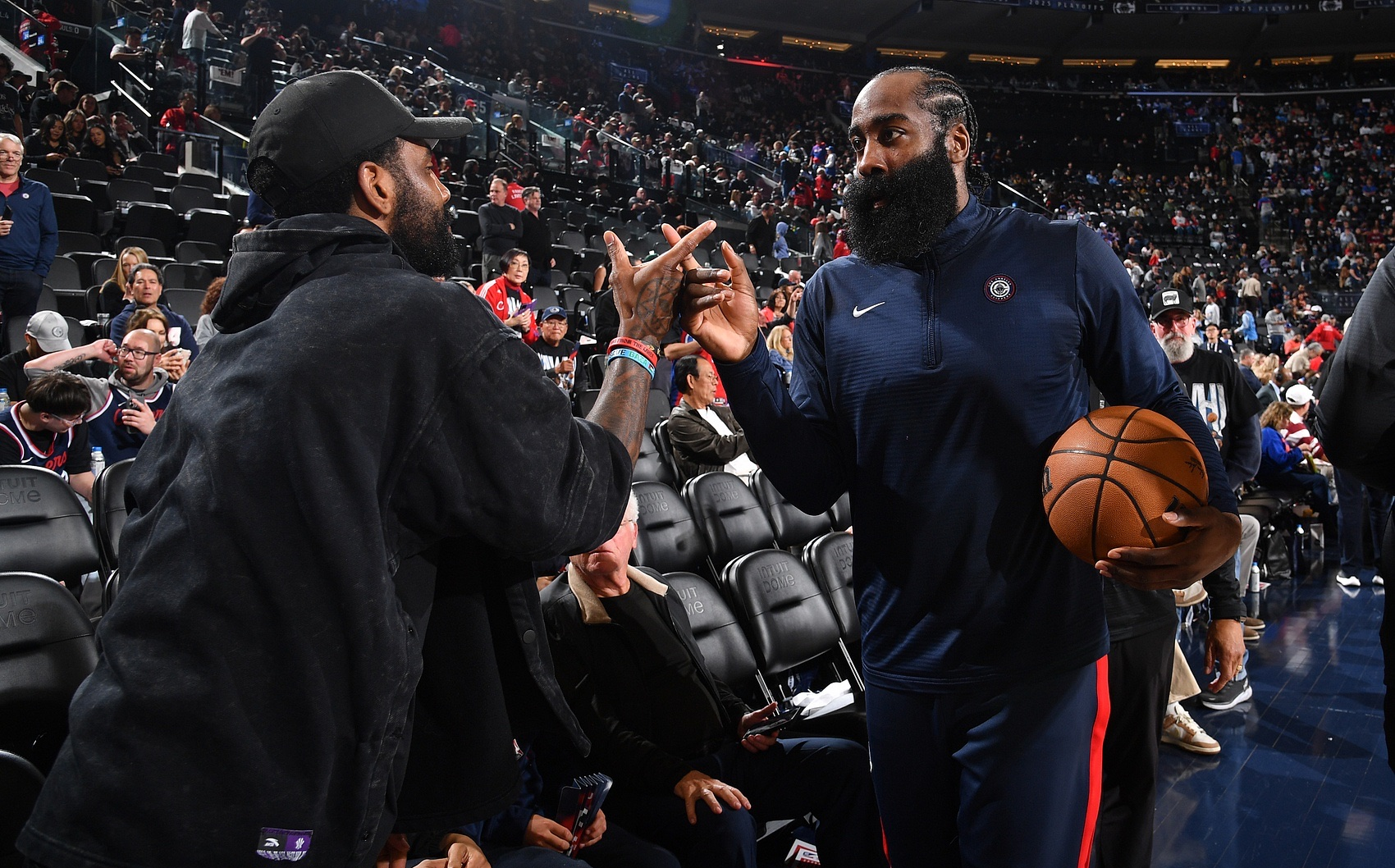 包含NBA球员海外行：参加国际篮球联赛，提升实力的词条