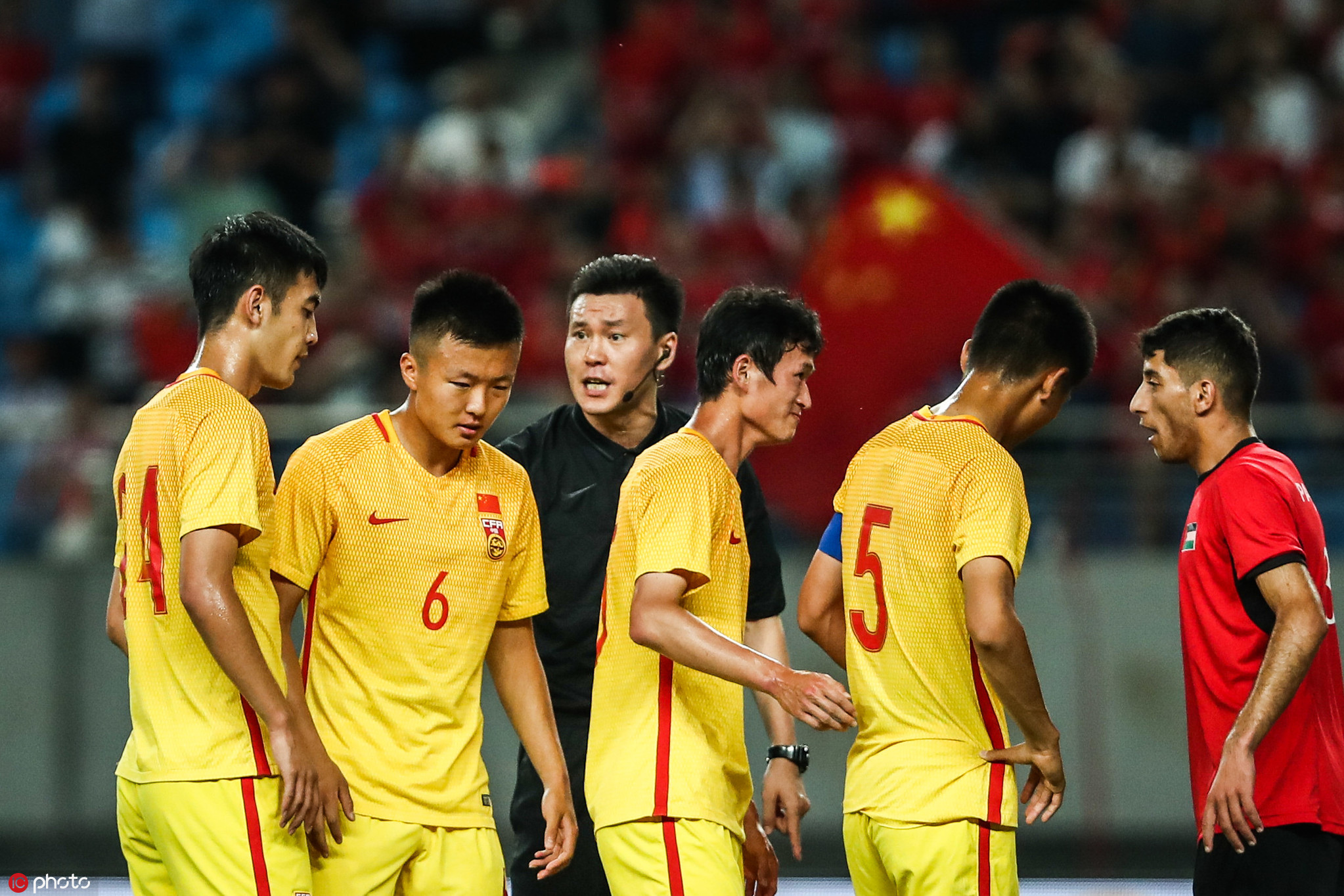 包含泰国羽毛球队险胜中国羽毛球队，辛杜完成帽子戏法的词条