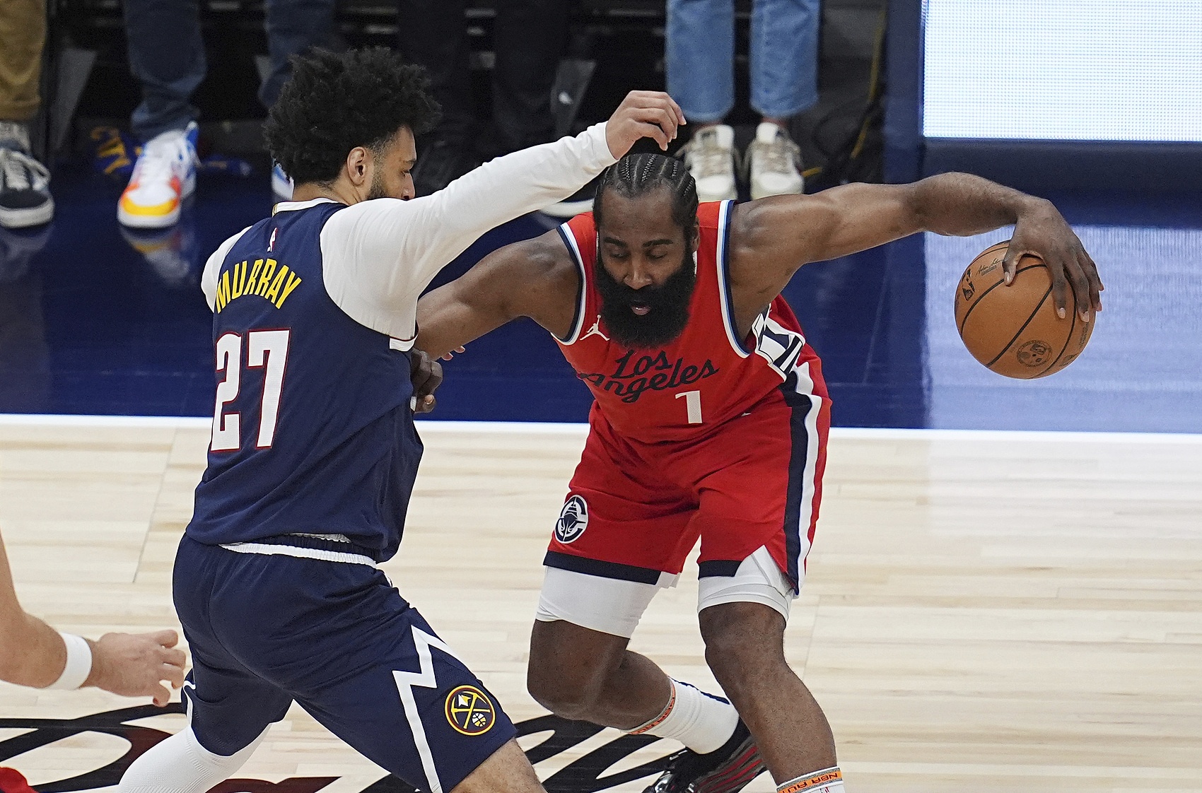 快船轻取雄鹿，拉文统治全场的简单介绍