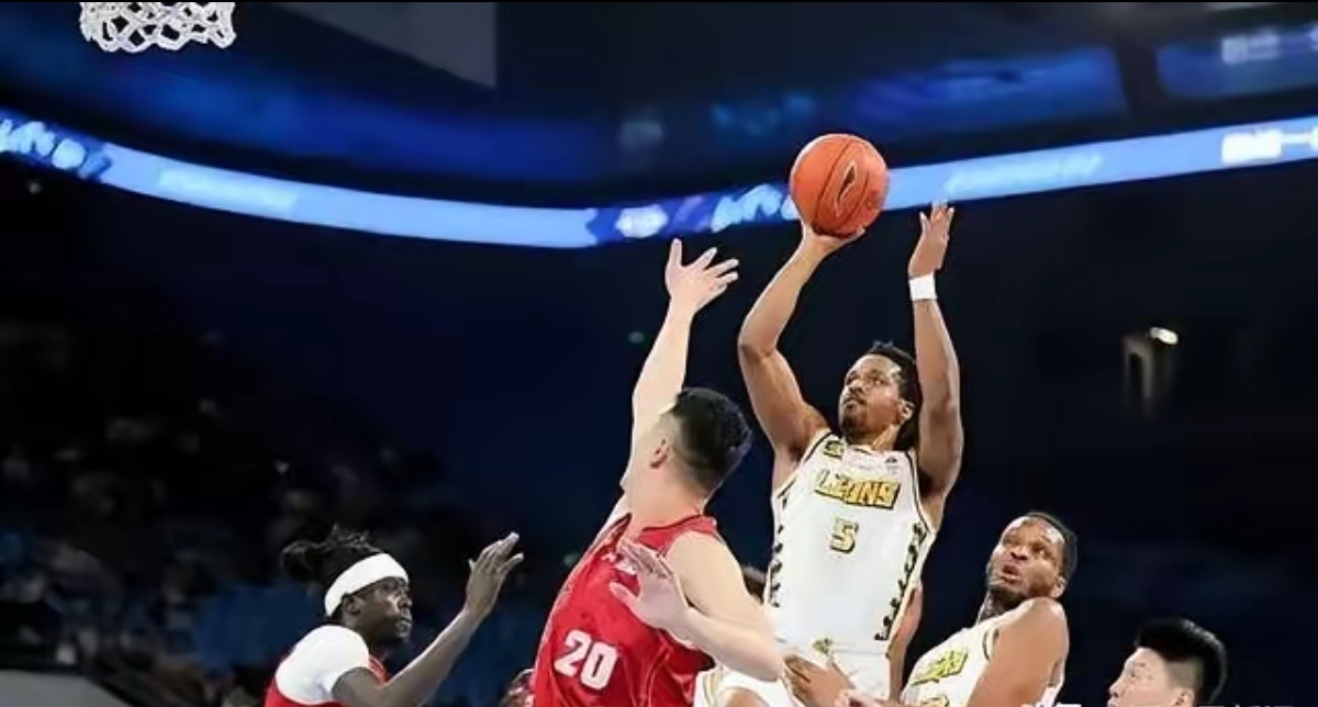 包含篮球联赛常规赛结束，季后赛战火蓄势的词条