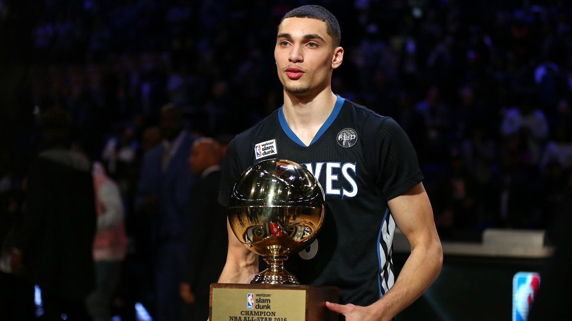 布伦森征服菲尼克斯，当团队灵魂在沙漠中绽放