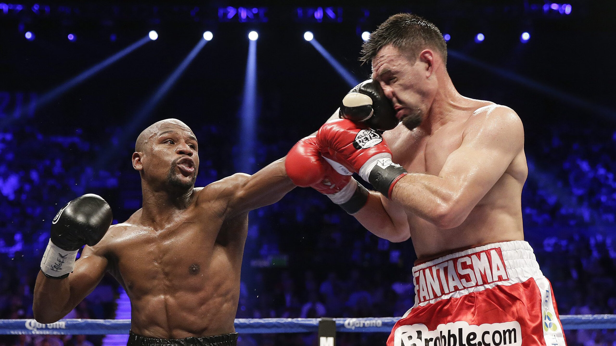 从草地到硬地，从温网到拉沃尔杯，纳达尔用横扫与统治书写网球宇宙的唯一性